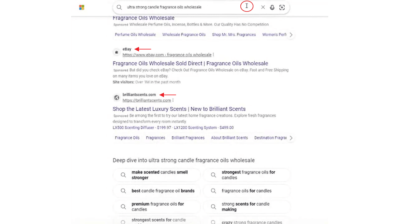 Tučné názvy webů v reklamách